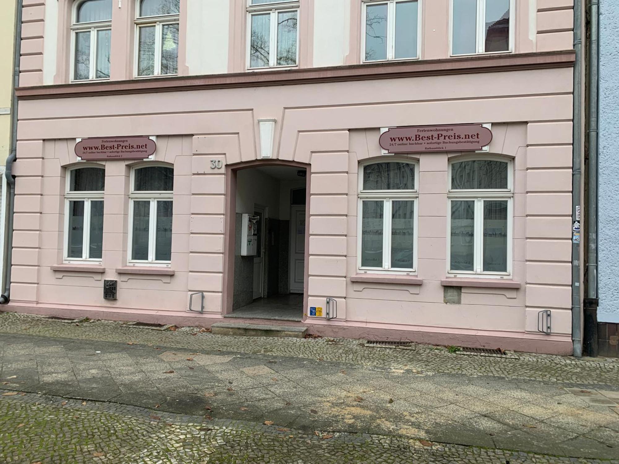 Best-Preis Fewo Rathausblick 2 - Zentrale Lage In Wittenberge - 2 Personen - Einzelzimmer - Vollausstattung - Wlan / Prime & Self-Check-In Eksteriør billede